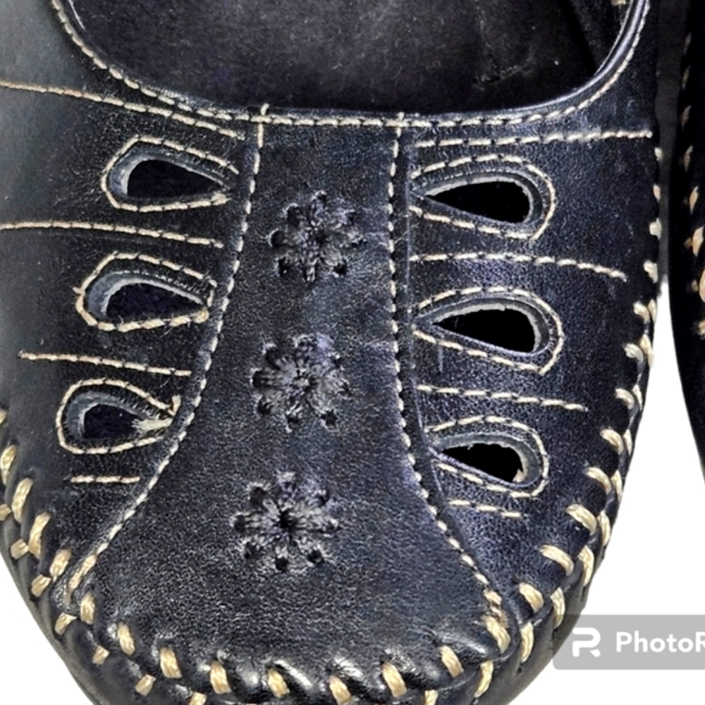 Bass Elena Womens Slip-on Leather Shoes, 9. Cutouts and Embroidery. - Picture 6 of 10